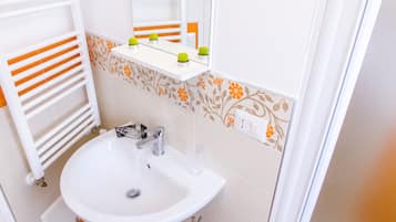 Apartment, 2 Bedrooms | Bathroom sink