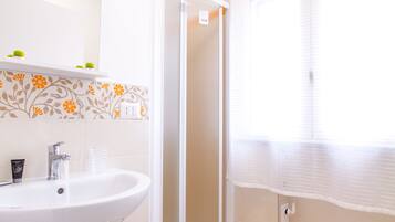 Apartment, 2 Bedrooms | Bathroom | Shower, rainfall showerhead, hair dryer, bidet