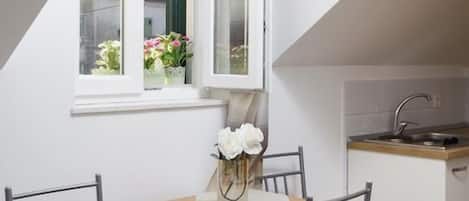 Comfort Studio (4) | Living area | Flat-screen TV