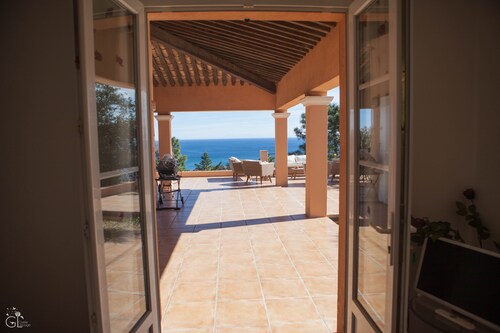 Superb heated pool villa 180 ° view of the Mediterranean Sea