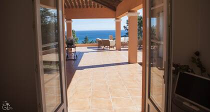 Fantastische beheizte Poolvilla mit 180 ° Blick auf das Mittelmeer