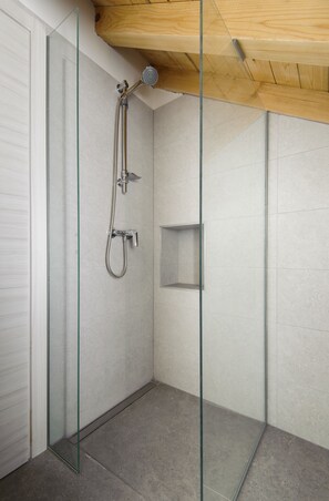 Shower, free toiletries, hair dryer, towels - Nera Luxury Apartments (Split)