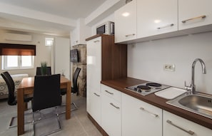 Apartment, Ground Floor | Private kitchen