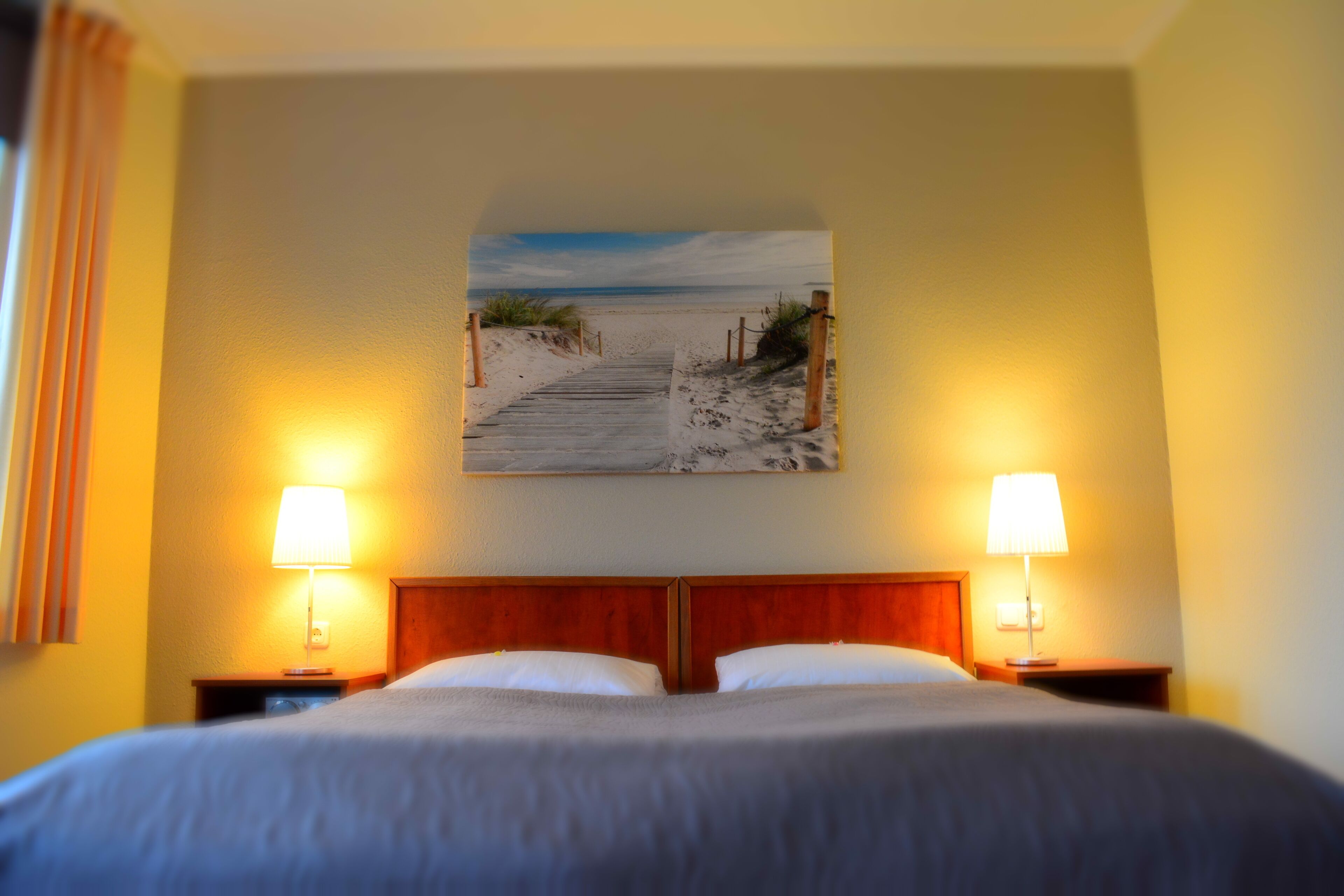 Habitación doble estándar | Ropa de cama hipoalergénica, escritorio, camas extra y wifi gratis 