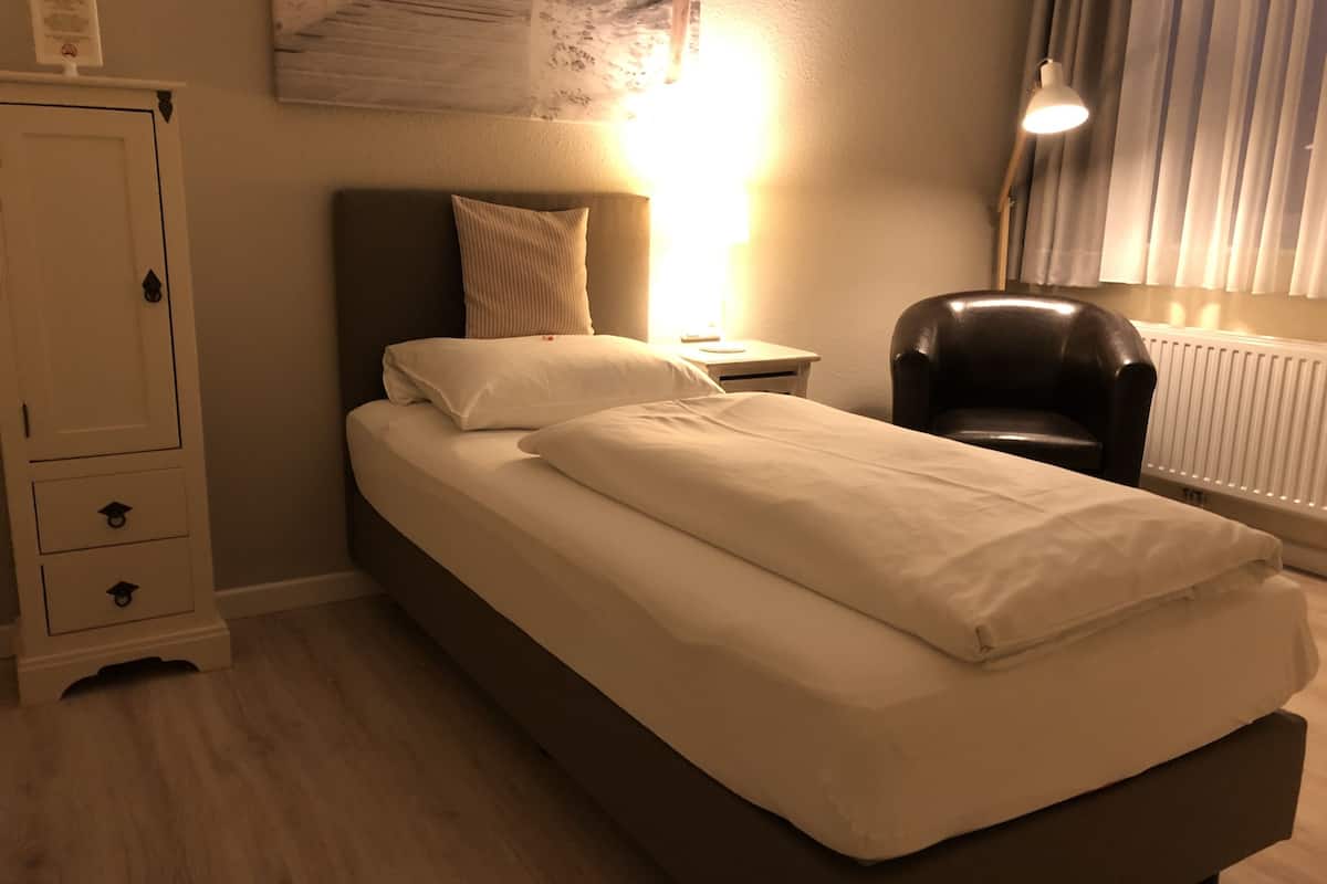 economy single room | hypo-allergenic bedding, desk, rollaway beds, free wifi