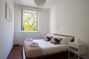 Departamento, 2 habitaciones | Escritorio, cortinas blackout y insonorización