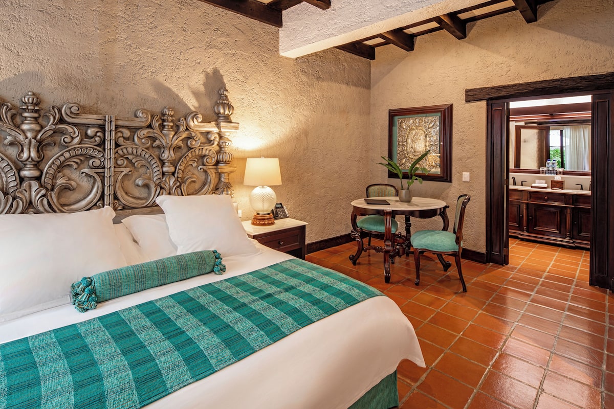 Master Suite with Jacuzzi, 1 King Bed, No. 4 & 3