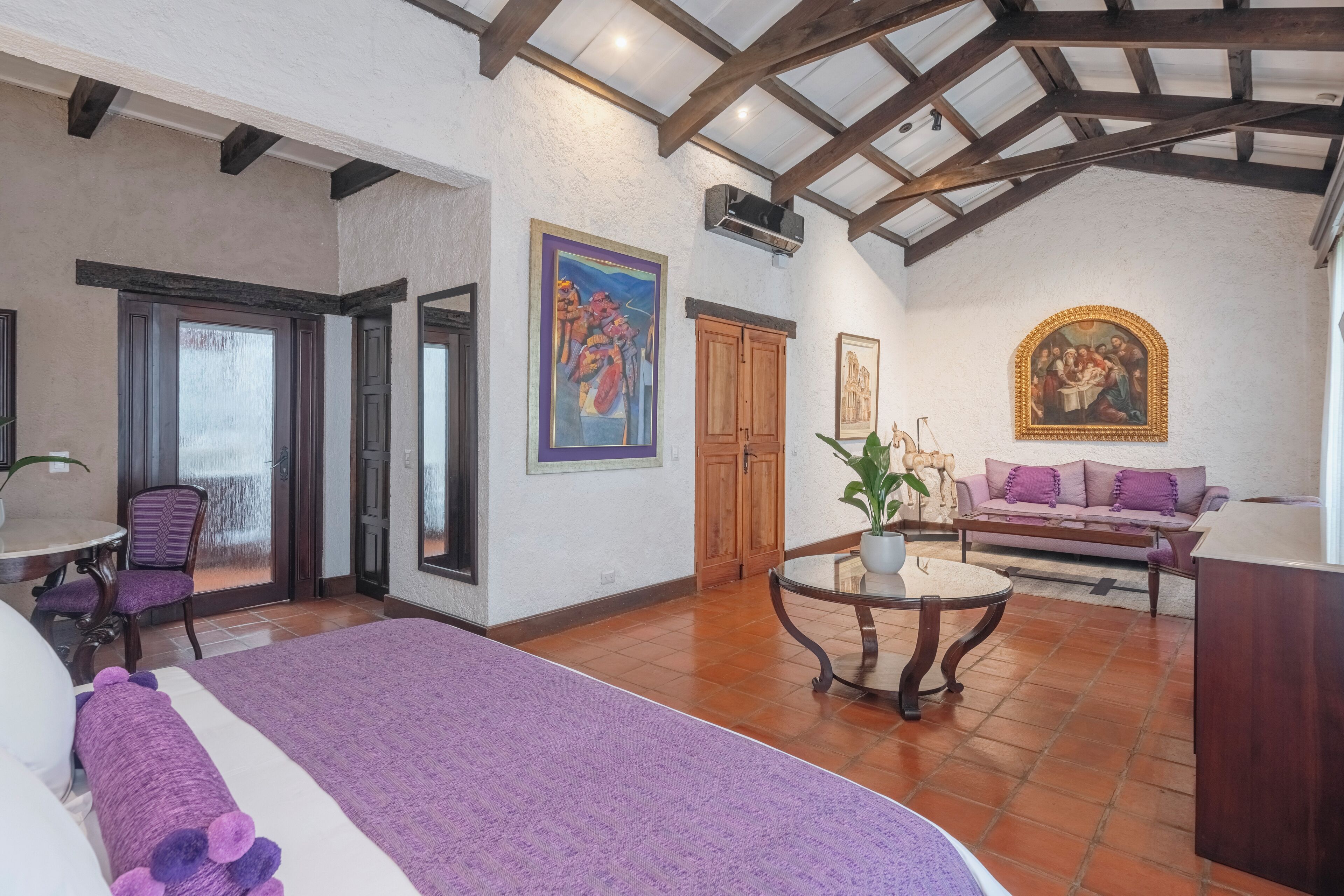 Master Suite, 1 King Bed, No. 5 & 8