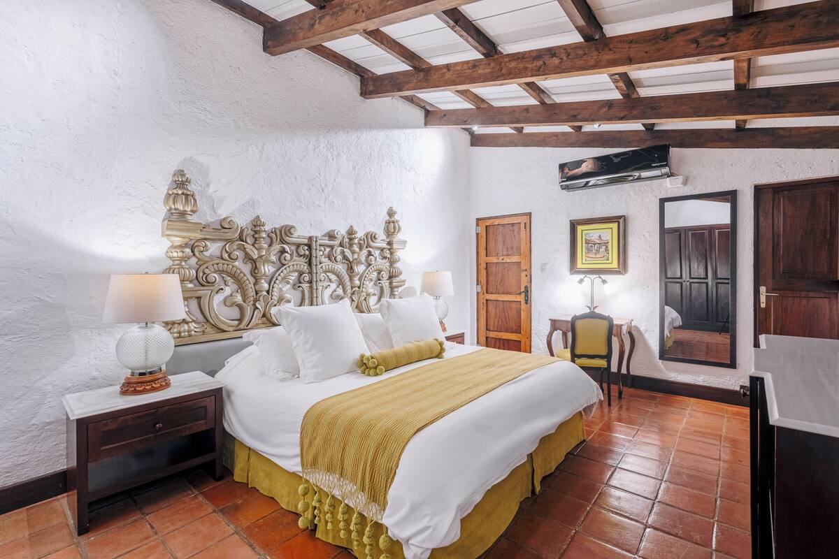 Suite,1 King Bed, No. 6  & 11  | Ropa de cama de alta calidad, minibar, caja fuerte y escritorio