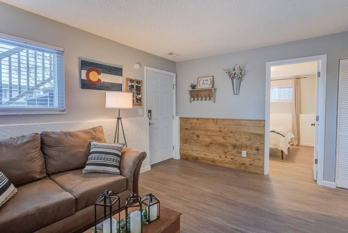 Una televisión, una oficina