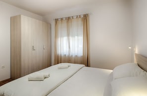 Free WiFi, bed sheets