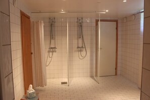 Dusche im Bad