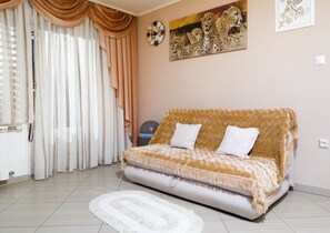 Apartment (White) | Living area | Flat-screen TV - Avama View Apartment (Podstrana)