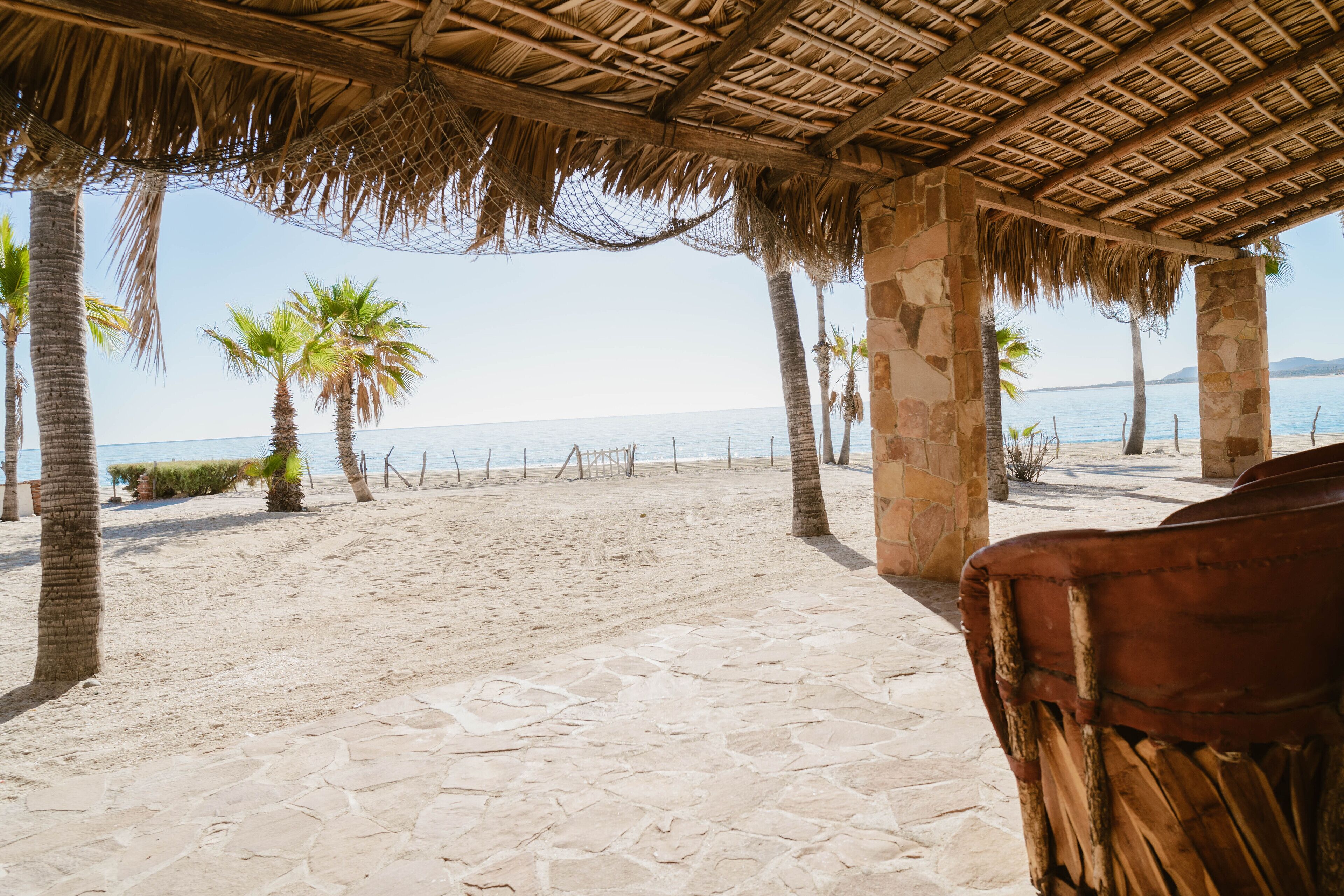 Habitación cuádruple panorámica, 1 habitación, patio, vista parcial al océano | Escritorio, espacio para trabajar con laptop y cortinas blackout 