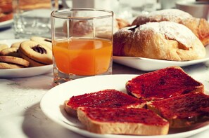 Petit déjeuner préparé à la commande compris tous les jours