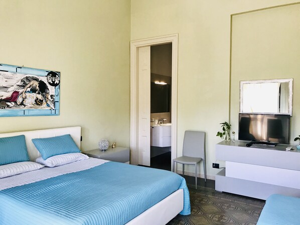 Desk, blackout curtains, soundproofing, free cots/infant beds - B&B Villa Roma (Piazza Armerina)