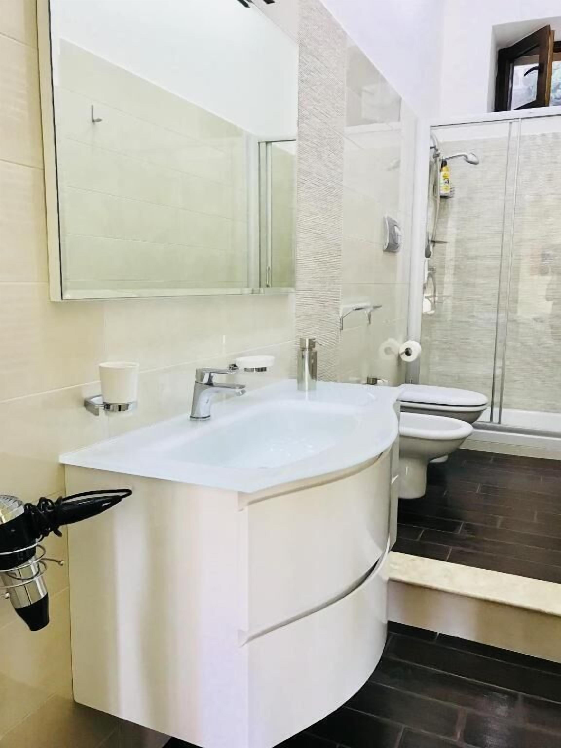 Family Quadruple Room, City View | Bathroom | Shower, free toiletries, hair dryer, bathrobes