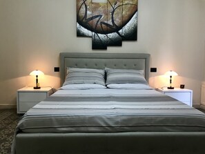 Desk, blackout drapes, soundproofing, free cribs/infant beds - B&B Villa Roma (Piazza Armerina)