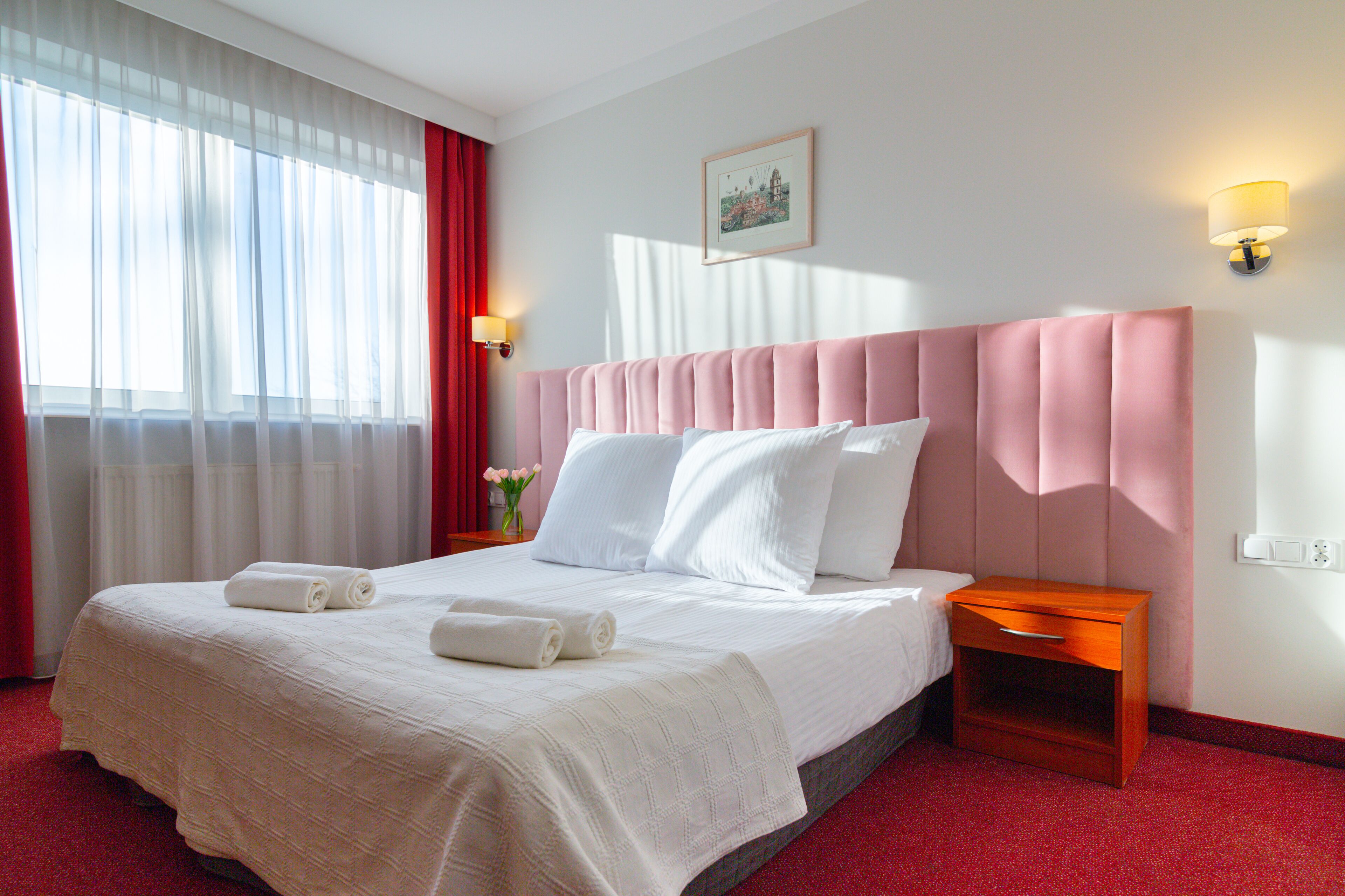 Escritorio, cortinas blackout y camas plegables/adicionales 