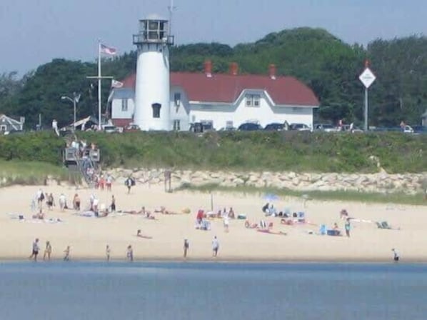 بالقرب من الشاطئ