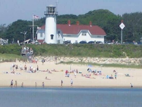 # 620: Täysin kunnostettu, kätevä sijainti Main Streetillä, Keski / C, kannella w / näkymät!