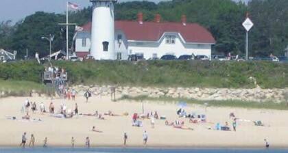 # 620: Täysin kunnostettu, kätevä sijainti Main Streetillä, Keski / C, kannella w / näkymät!