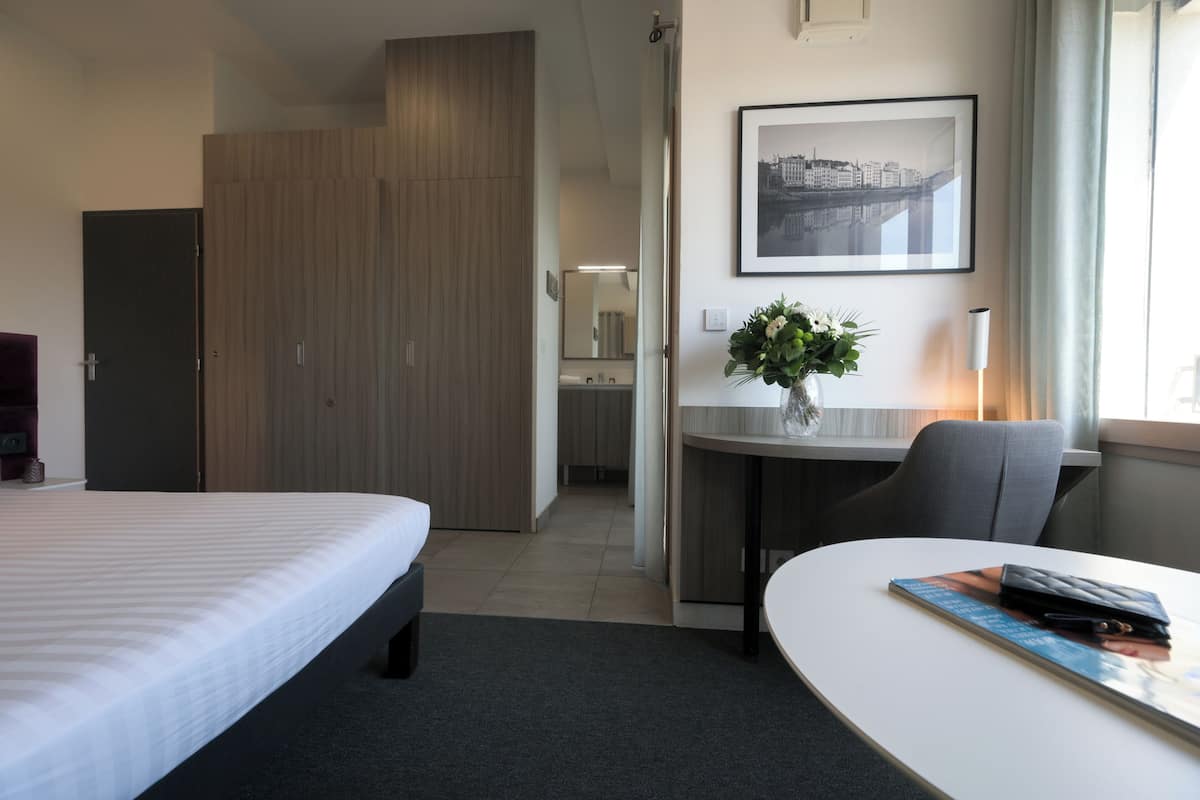 Chambre Double, 1 lit double, non-fumeurs | Coffres-forts dans les chambres, décoration personnalisée