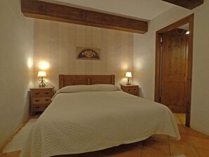 Buxos | 1 bedroom, free WiFi, bed sheets