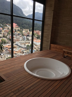 Bañera de hidromasaje interior