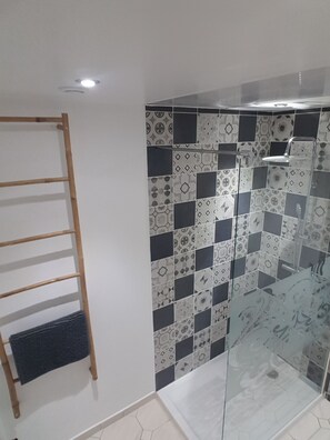 Shower, hair dryer, towels, soap