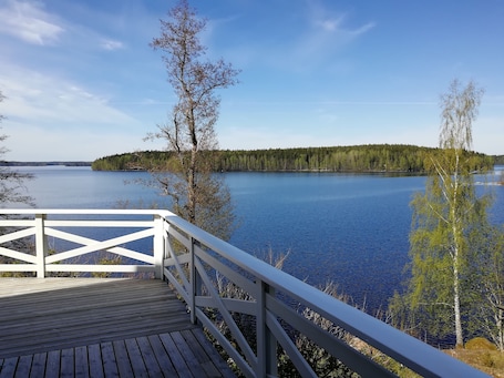 Áreas de la propiedad. Comfortable cottage on a beautiful lake