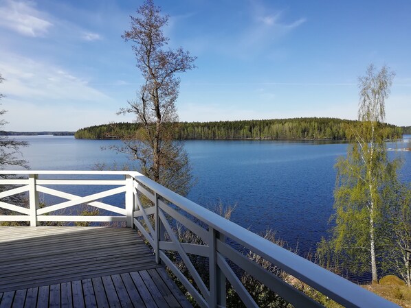 Property grounds - Comfortable cottage on a beautiful lake (Uro)