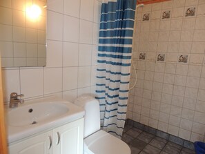 Cabin (6 beds) | Bathroom