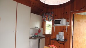 Standard Cabin (4 Beds) | Private kitchenette - Klintagårdens Stugby (Kopingsvik)