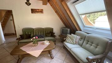 Apartment, 2 Twin Beds | 1 bedroom, free WiFi, bed sheets