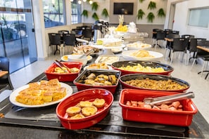 Desayuno bufé gratuito y diario