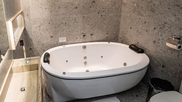Ducha, secador de pelo y toallas
