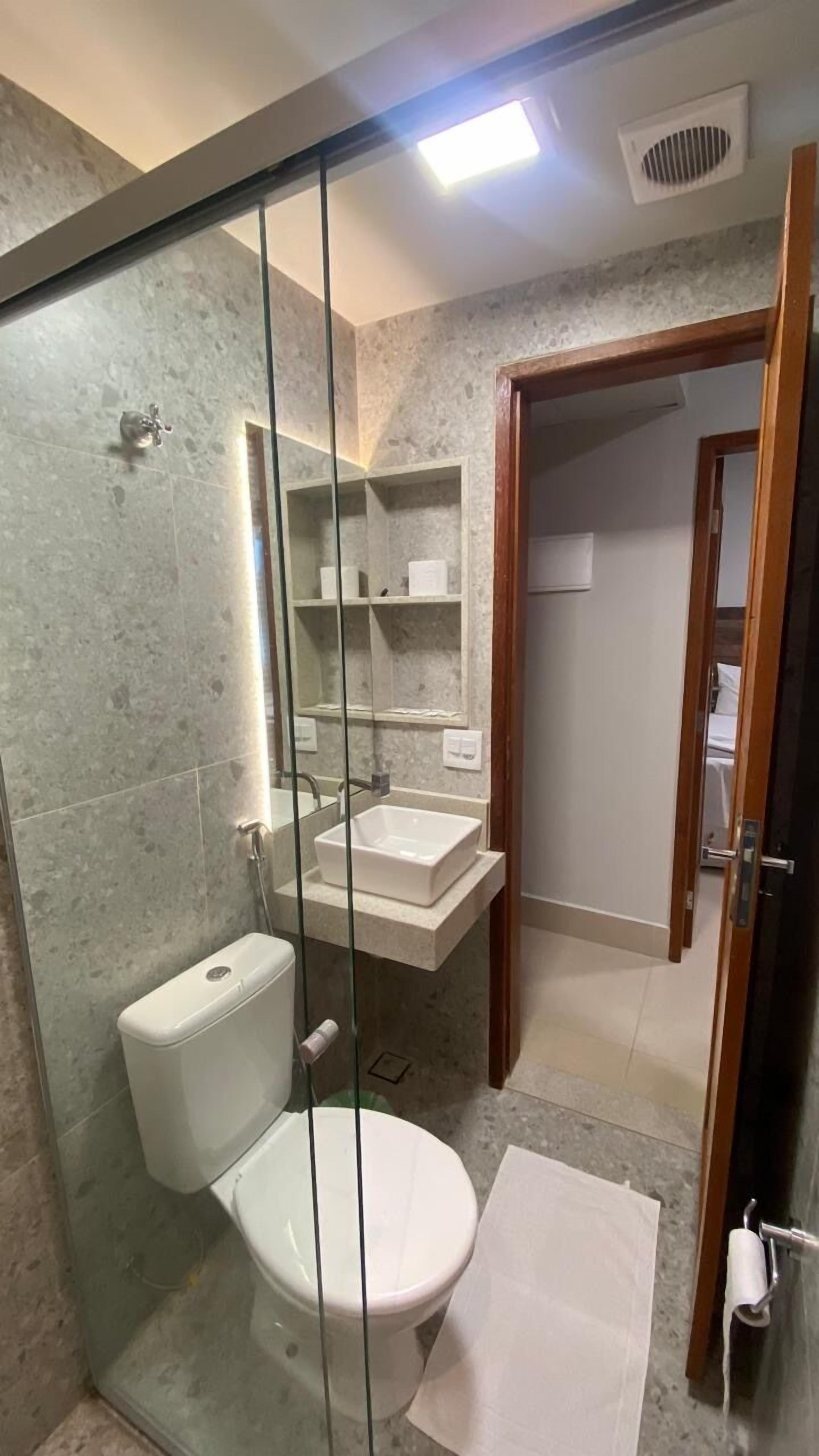 Family Room | Bathroom | Shower, hair dryer, towels