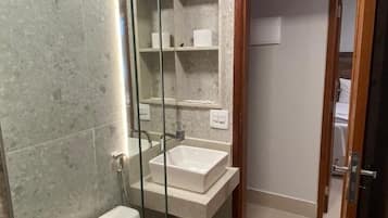 Family Room | Bathroom | Shower, hair dryer, towels