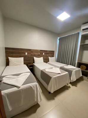 Habitación familiar | Minibar, cortinas blackout, wifi gratis y ropa de cama 