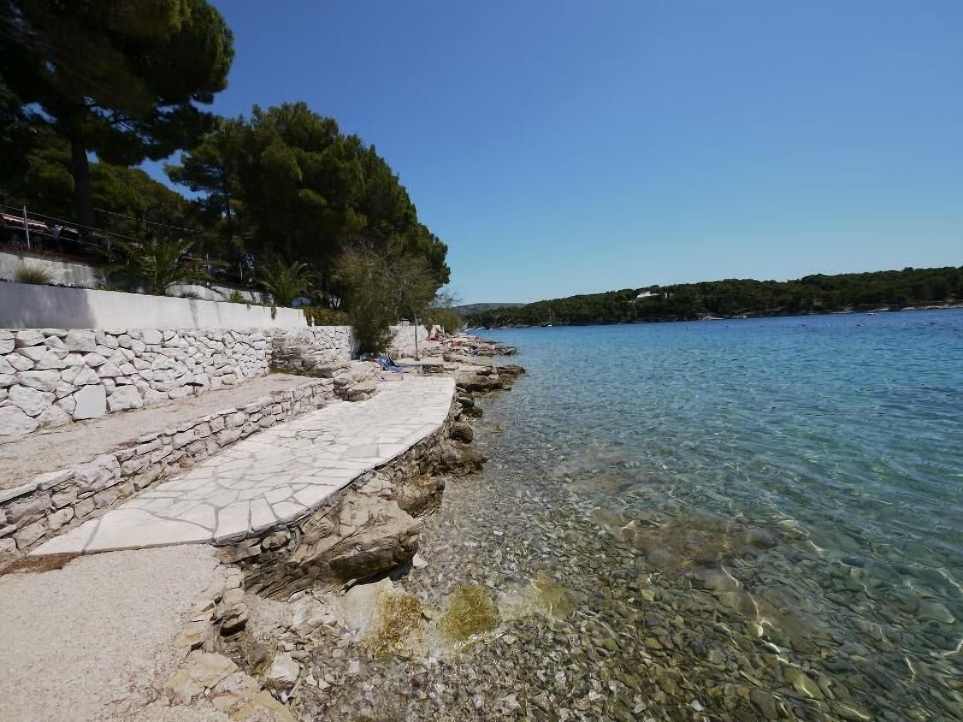 Playa en los alrededores y camastros 