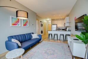 Living room - The Luxe Suites at Prospect Park (Minneapolis)