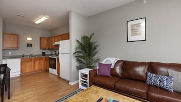 City Apartment, 1 Bedroom, Non Smoking, Pool Access | Living area | 45-inch TV with digital channels