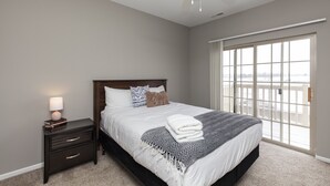 1 bedroom, iron/ironing board, WiFi (free), bed sheets - The Modern Flats of Ames (Ames)