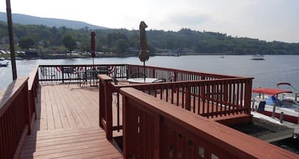 Cozy cottage get-away at Lake Winnipesaukee with swim access off dock