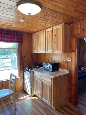 Fridge, microwave, oven, stovetop - Cozy cottage get-away at Lake Winnipesaukee with swim access off dock (Alton)