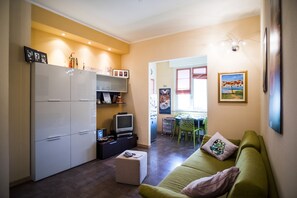 Smart-TV, DVD-Player, Stereoanlage