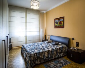 1 chambre, bureau, fer et planche à repasser, Wi-Fi gratuit