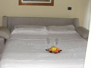 2 Schlafzimmer, Reisekinderbett, Bettwäsche