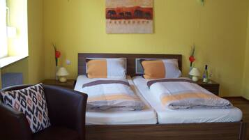 Double Room Single Use | Desk, rollaway beds, free WiFi, bed sheets